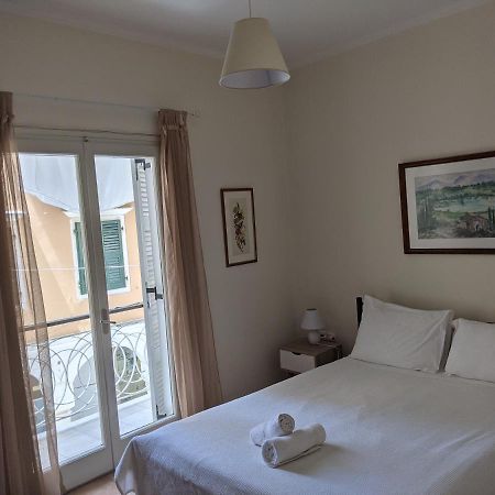 Central Apartment Corfu Town Buitenkant foto